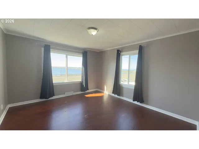 $455,000 | 627 West Marine Drive, Astoria, OR 97103