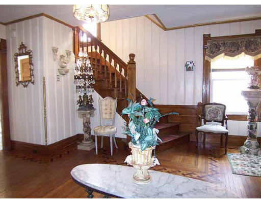 25 Lenox Street Springfield, MA 01108 - Photo 2 of 25
