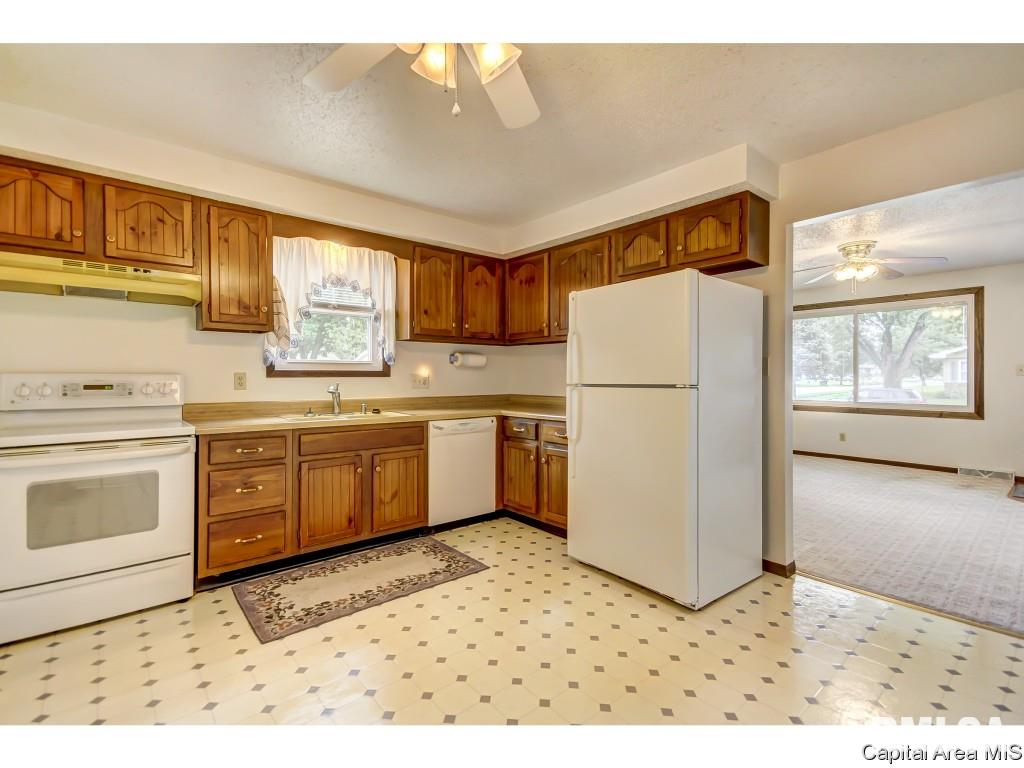 3029 Selkirk Road Springfield, IL 62702 - Photo 11 of 36