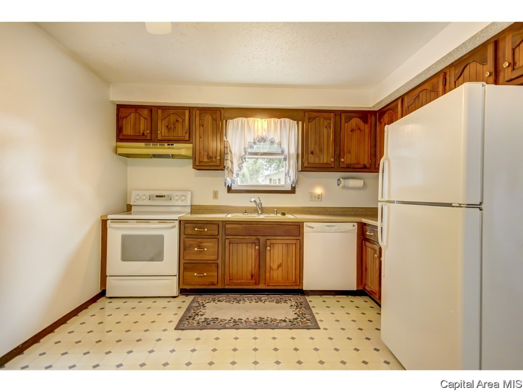 3029 Selkirk Road Springfield, IL 62702 - Photo 12 of 36