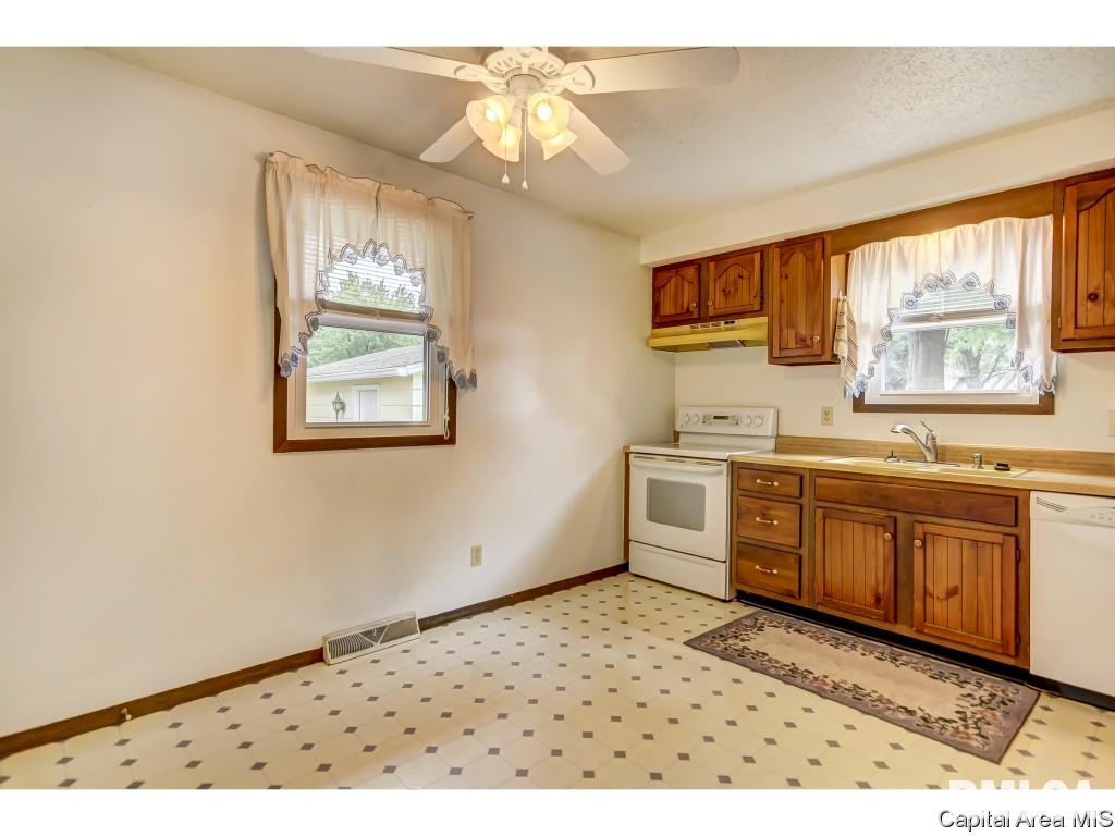 3029 Selkirk Road Springfield, IL 62702 - Photo 13 of 36