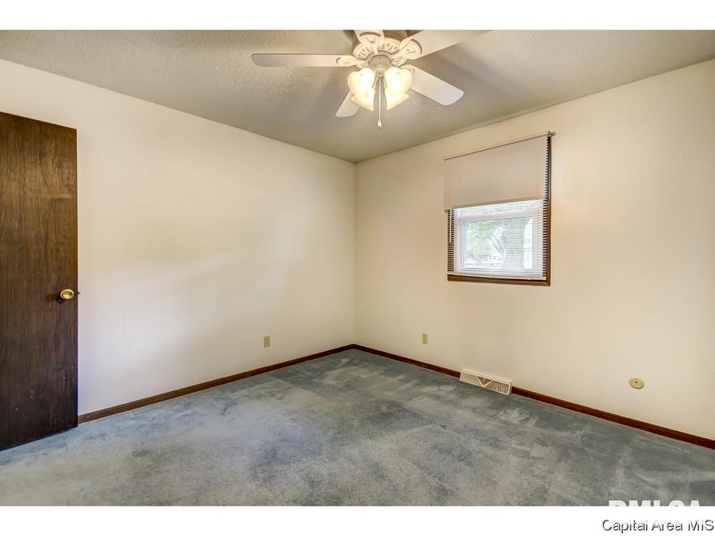 3029 Selkirk Road Springfield, IL 62702 - Photo 17 of 36