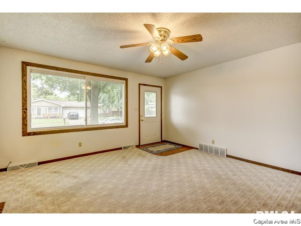 3029 Selkirk Road Springfield, IL 62702 - Photo 2 of 36
