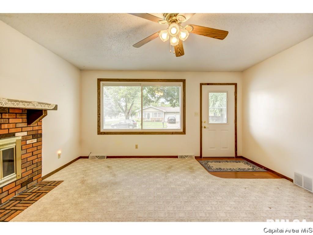 3029 Selkirk Road Springfield, IL 62702 - Photo 3 of 36