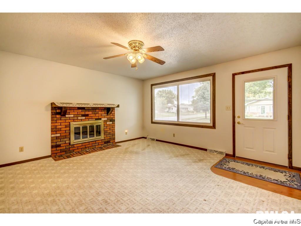 3029 Selkirk Road Springfield, IL 62702 - Photo 4 of 36