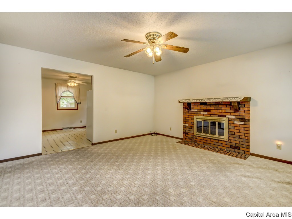 3029 Selkirk Road Springfield, IL 62702 - Photo 5 of 36