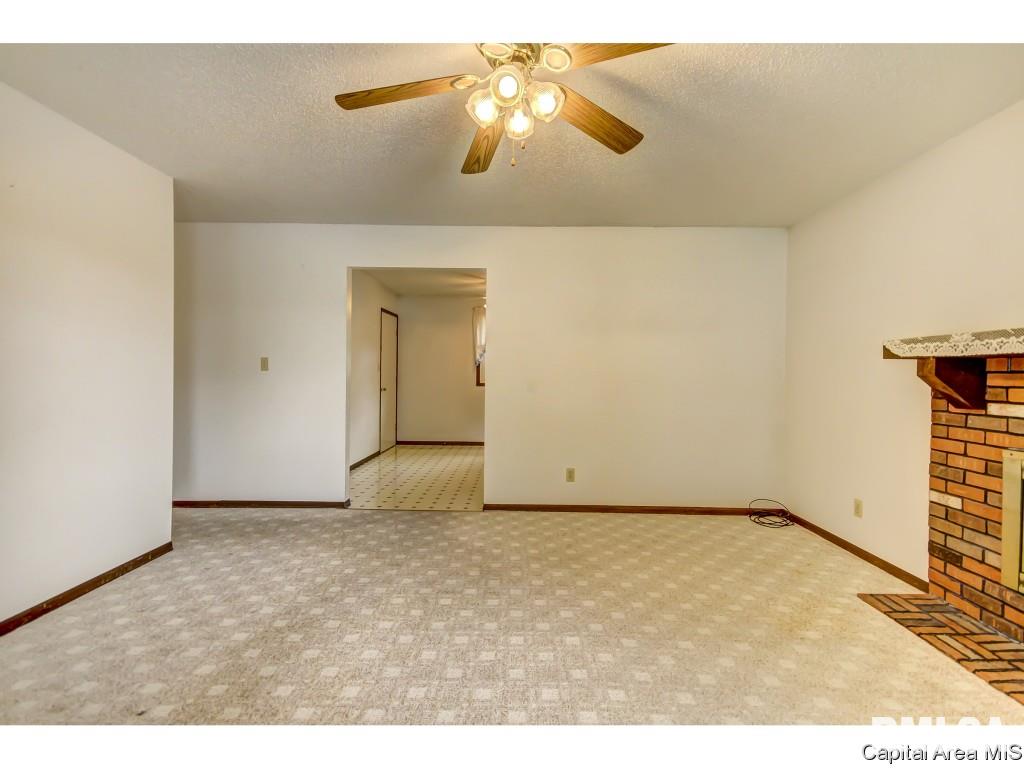 3029 Selkirk Road Springfield, IL 62702 - Photo 6 of 36