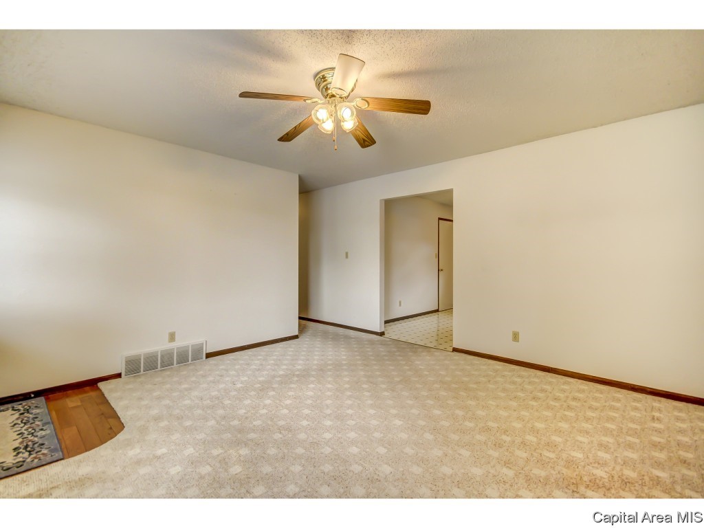 3029 Selkirk Road Springfield, IL 62702 - Photo 7 of 36