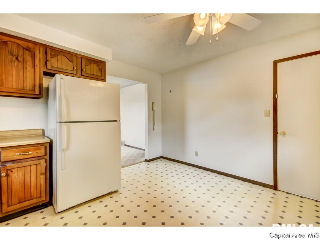 3029 Selkirk Road Springfield, IL 62702 - Photo 9 of 36