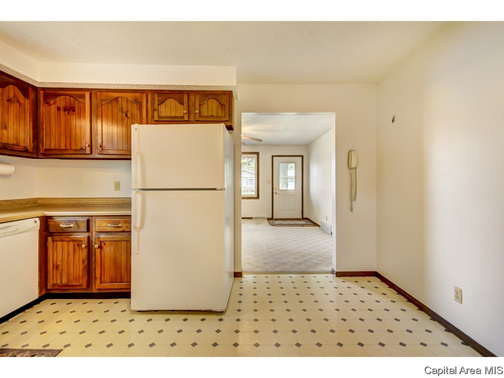 3029 Selkirk Road Springfield, IL 62702 - Photo 10 of 36