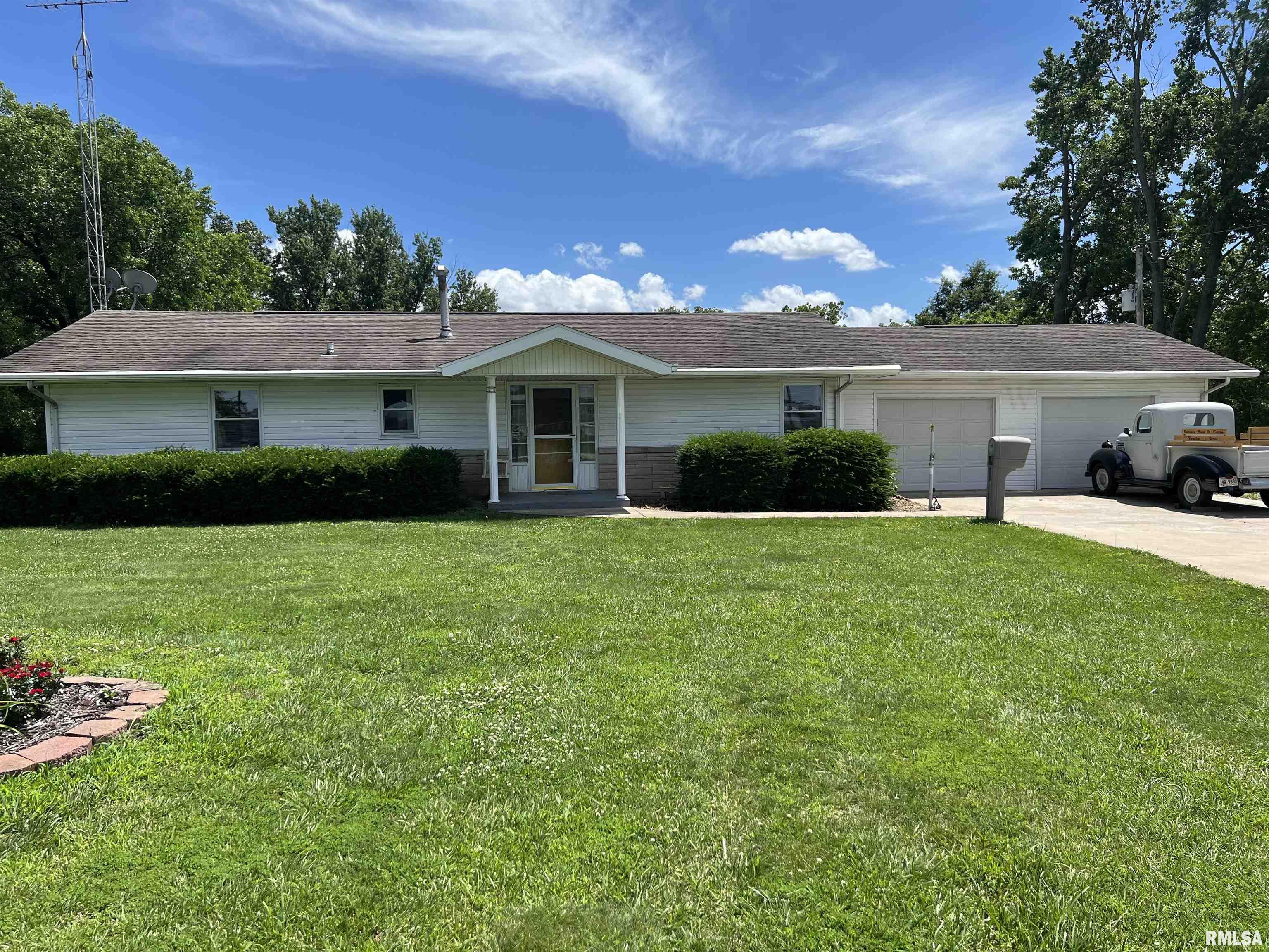 1985 Ladue Road Jacksonville, IL 62650 - Photo 3 of 62
