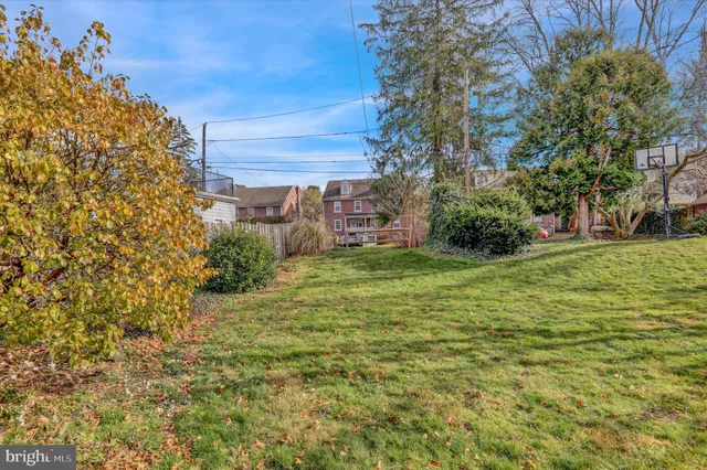 a view of a backyard of the house