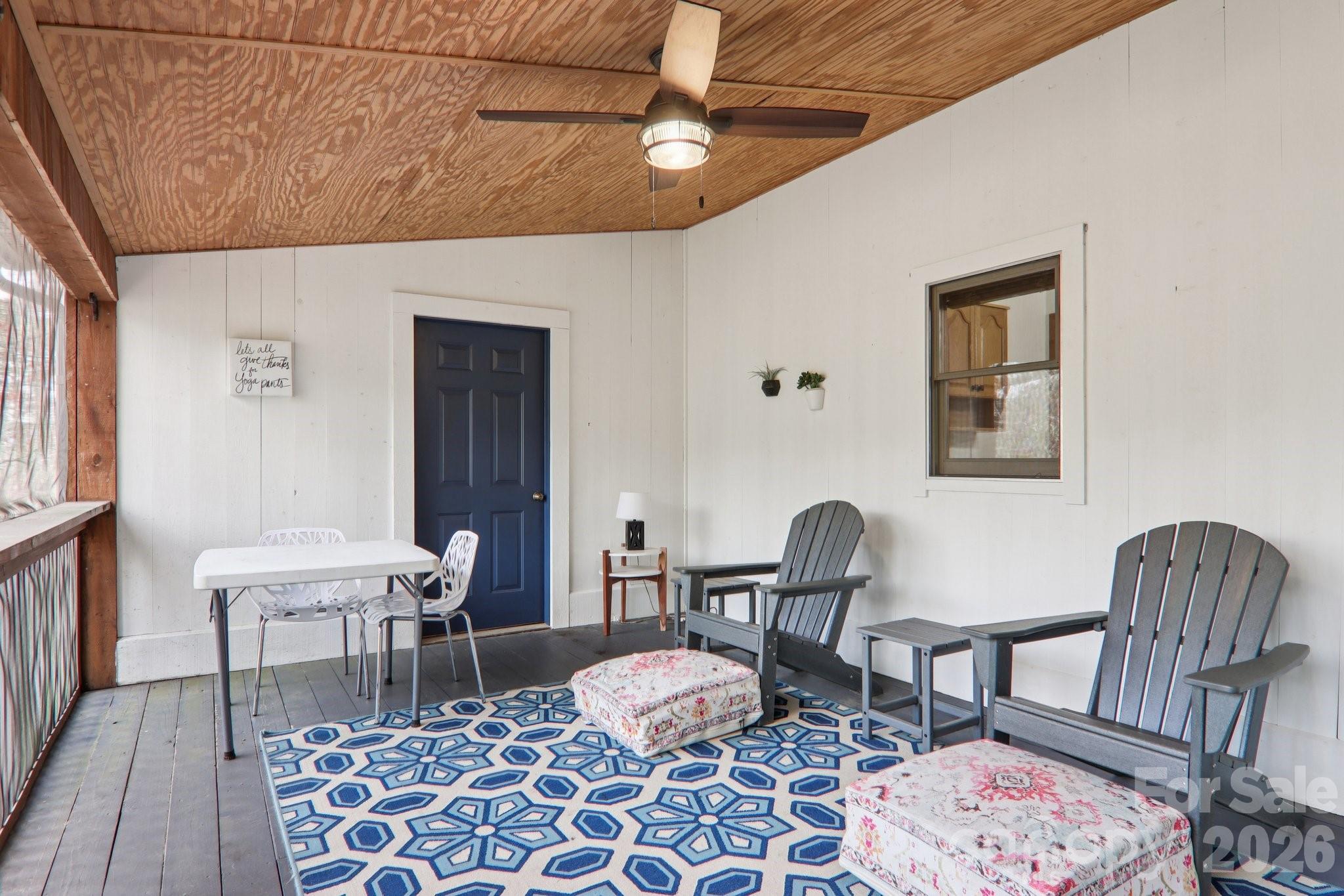 28 Nantahala Ridge Bryson City, NC 28713 - Photo 23 of 47 a living room with furniture and a rug