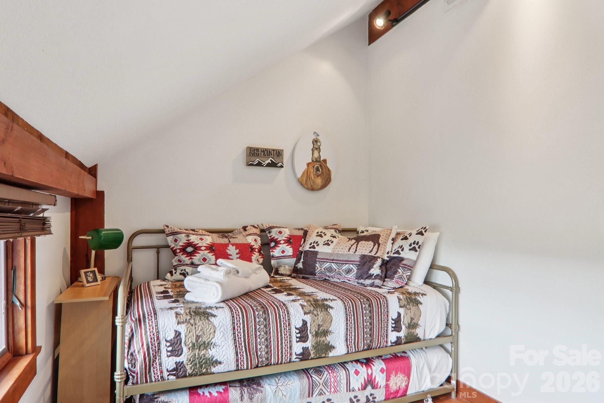 28 Nantahala Ridge Bryson City, NC 28713 - Photo 33 of 47 a living room with furniture
