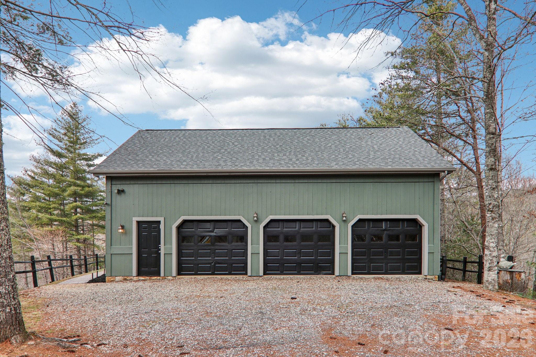 28 Nantahala Ridge Bryson City, NC 28713 - Photo 38 of 47 a front view of house with yard
