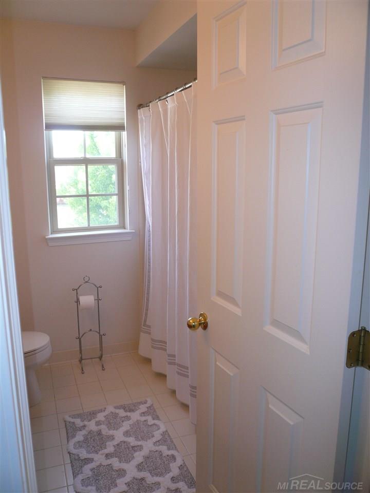 28376 Lange Road New Baltimore, MI 48047 - Photo 20 of 31 31293479-19.JPG