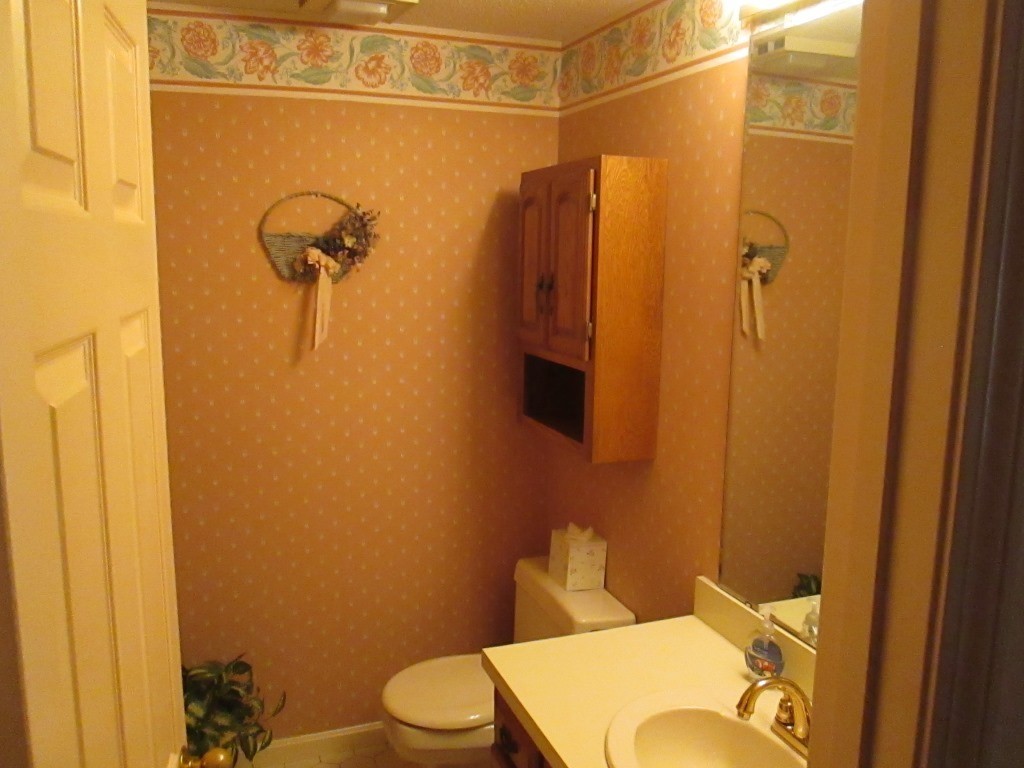 6 Holly Gate Circle, Unit 6 Middleton, MA 01949 - Photo 11 of 23 a bathroom with a toilet and shower