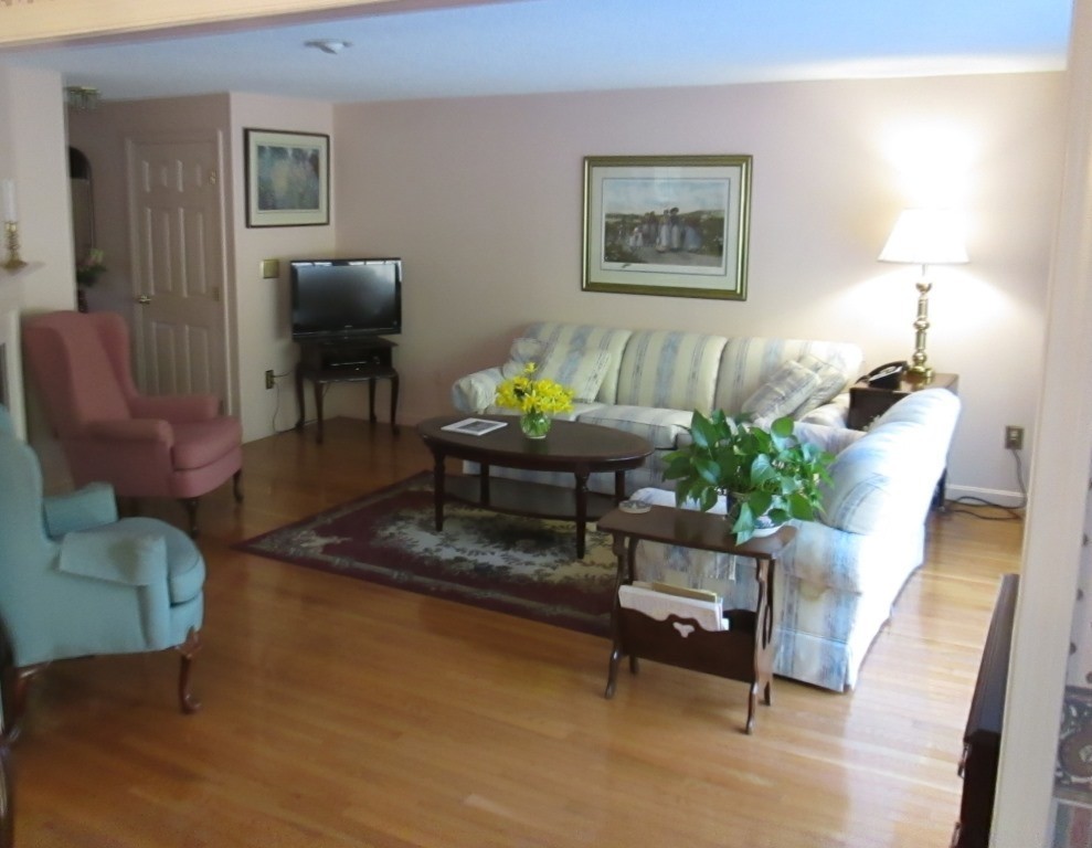 6 Holly Gate Circle, Unit 6 Middleton, MA 01949 - Photo 5 of 23 a living room with furniture and a potted plant