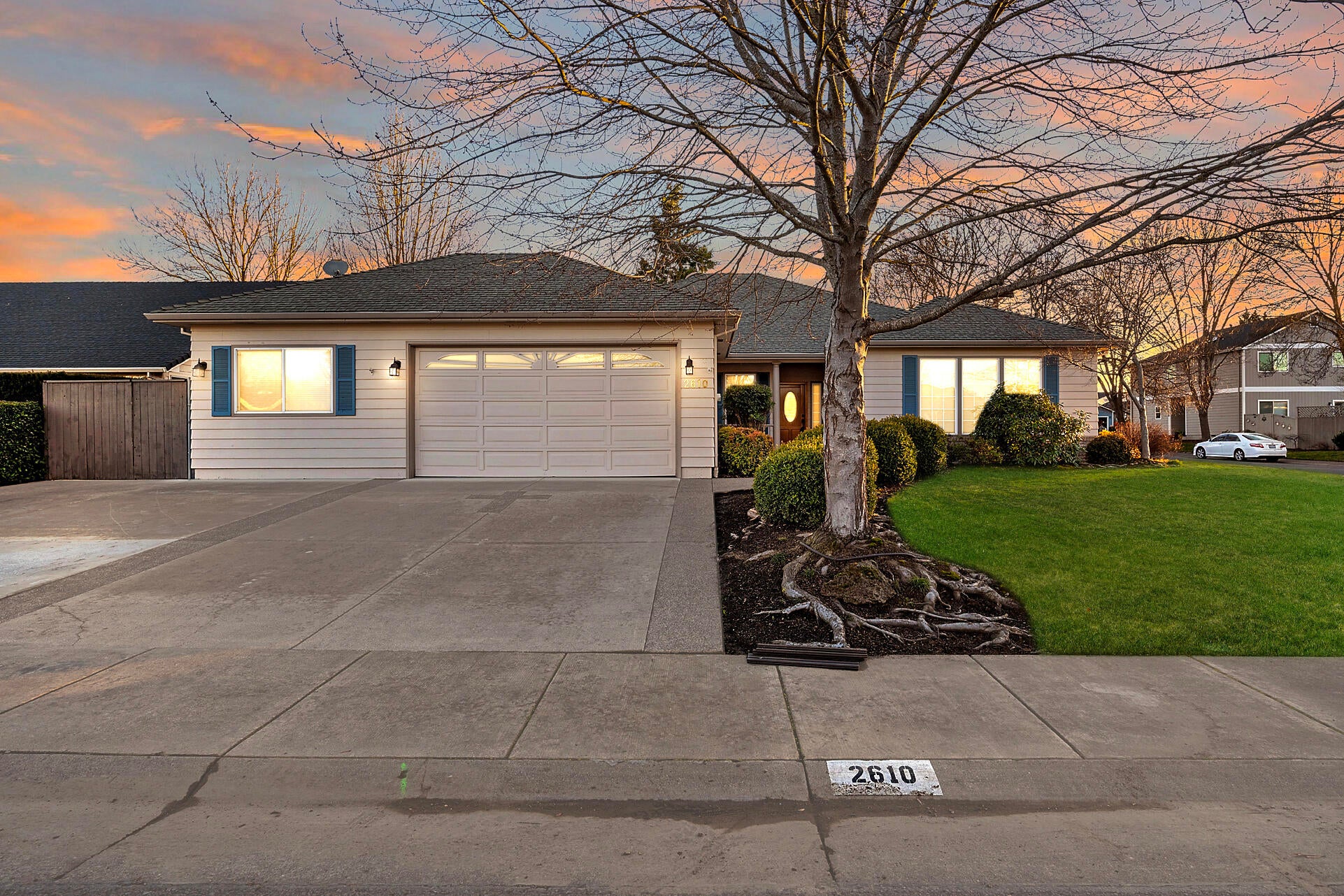 2610 Beebe Road Central Point, OR 97502 - Photo 2 of 29 lanas main dusk photo