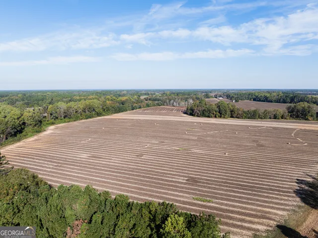 a view of a terrace with sky view