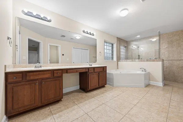 an empty room with windows and ceiling fan