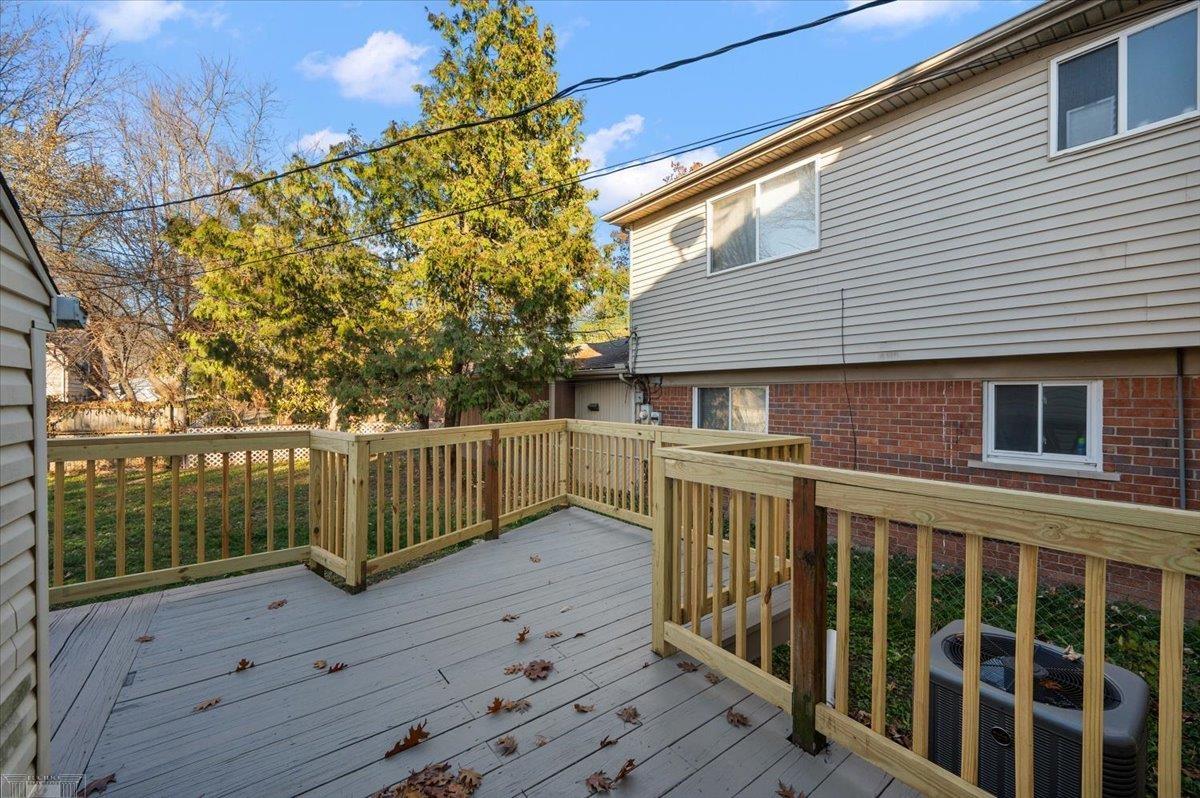 20945 Hampton Road Harper Woods, MI 48225 - Photo 60 of 74 50194543-ce47ea86-505b-4ba5-8341-334f60acf774.JPG