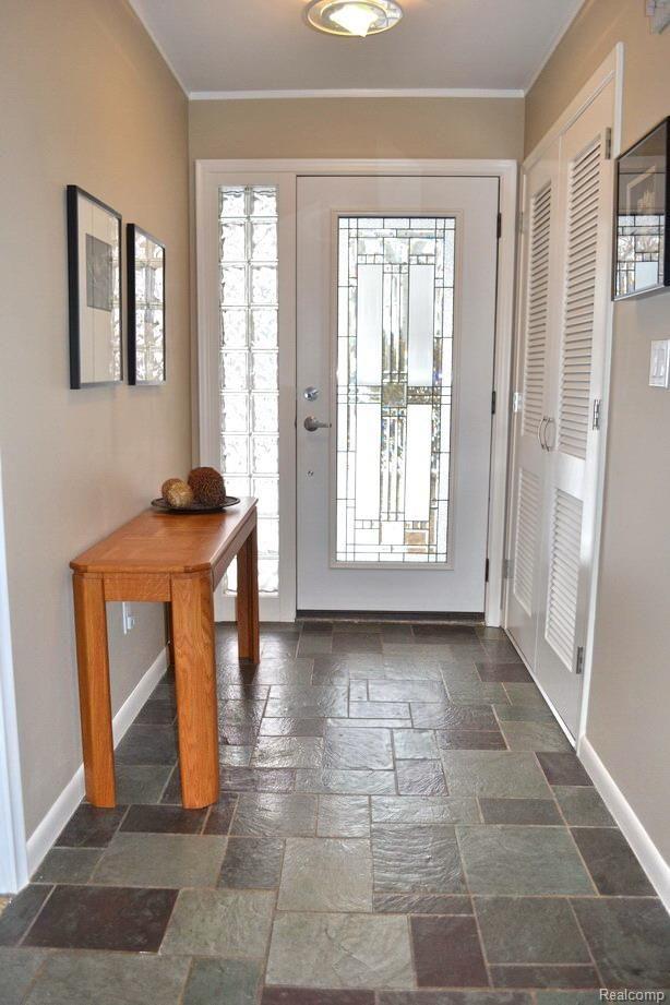 16252 Reedmere Avenue Franklin, MI 48025 - Photo 4 of 35 Foyer With Slate Floor