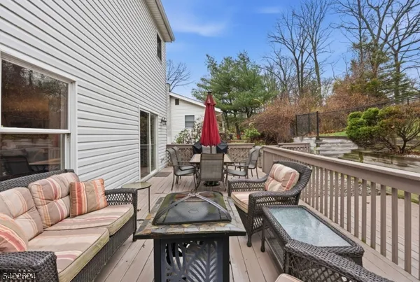 a view of a yard with plants
