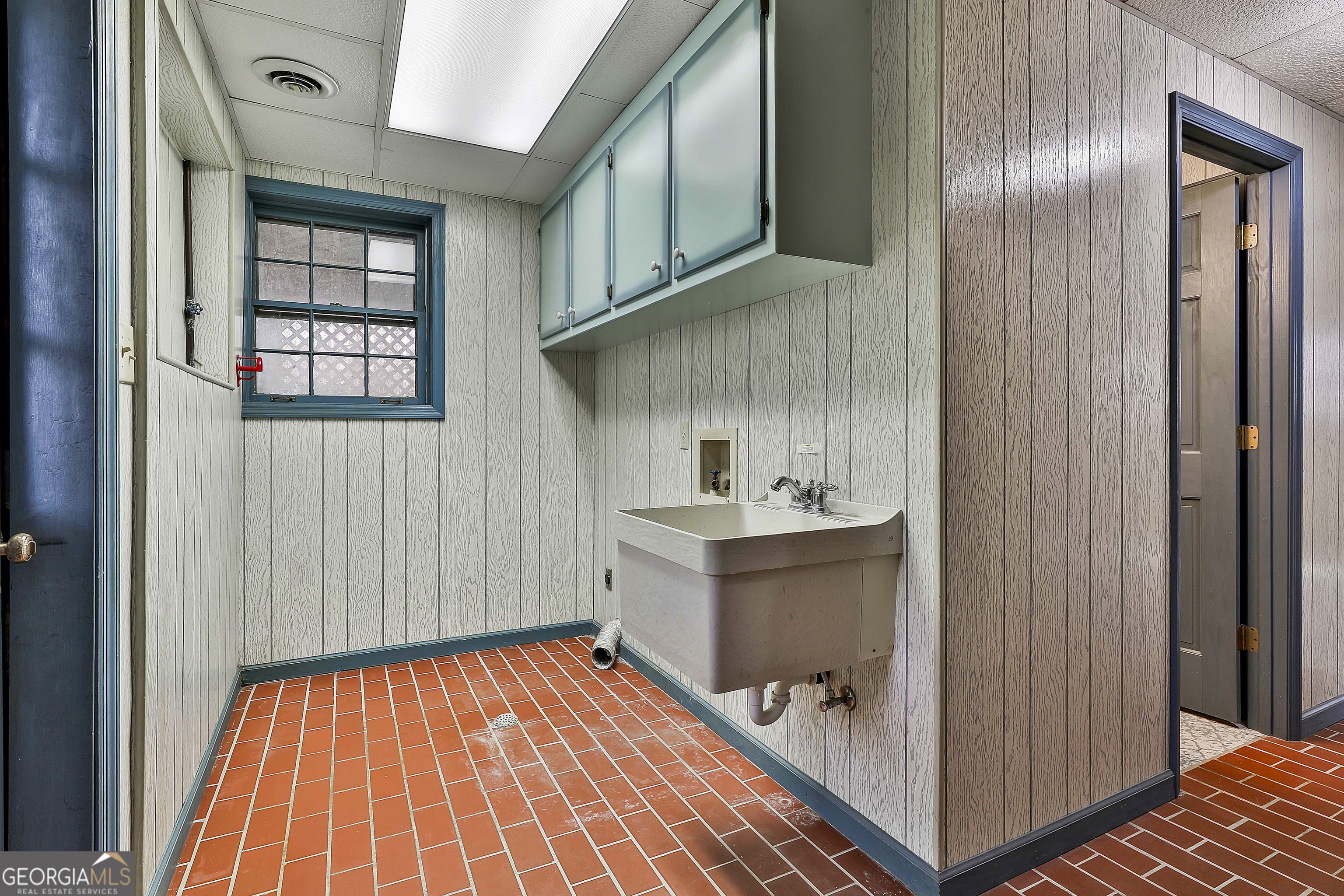 161 Mockingbird Lane Brooks, GA 30205 - Photo 35 of 57 a bathroom with a sink and a window