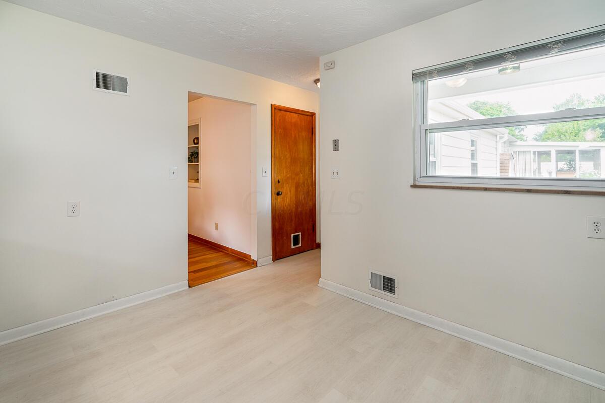 2705 Cranford Road Columbus, OH 43221 - Photo 9 of 30 Space For A Table
