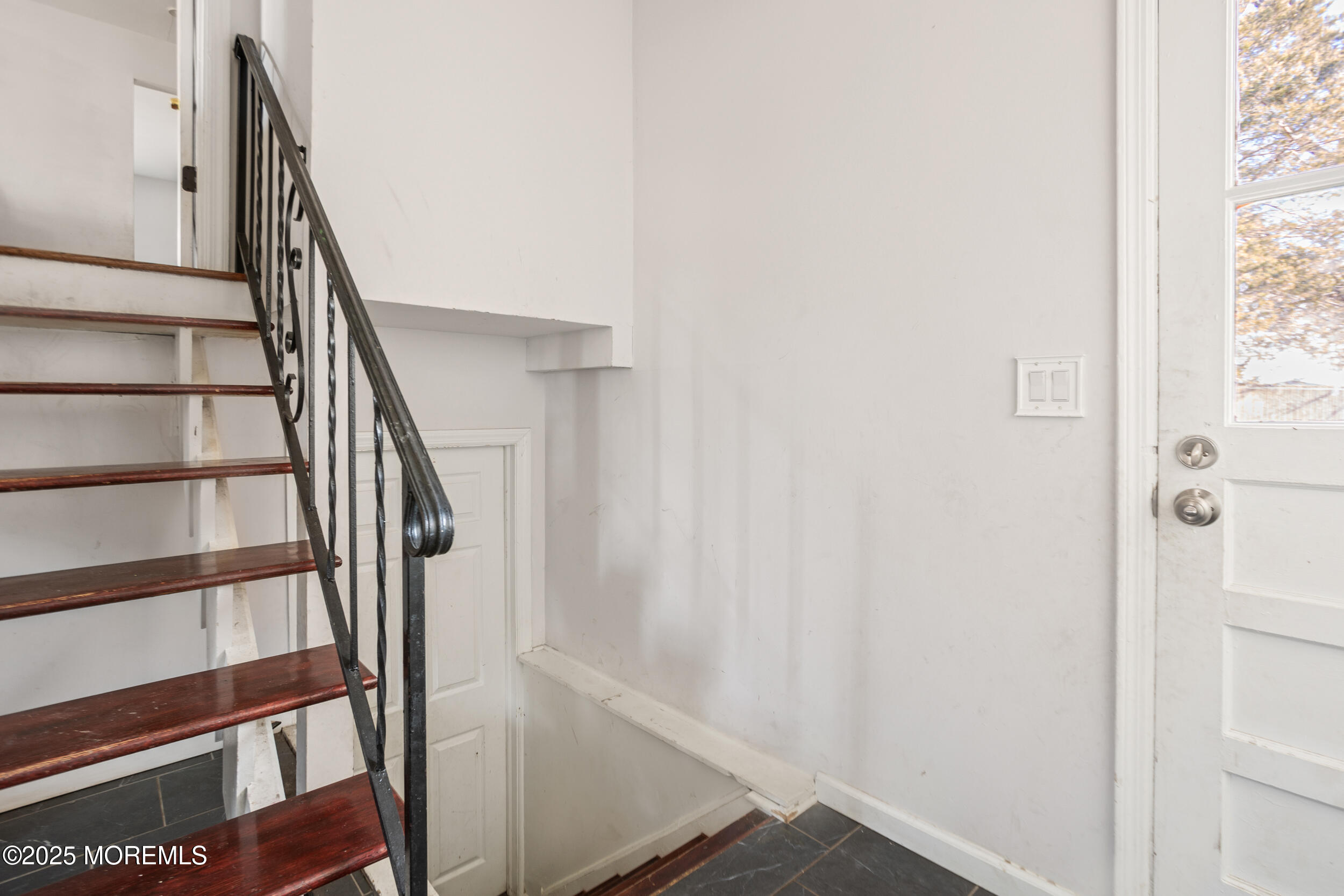 919 Bow Road Toms River, NJ 08753 - Photo 4 of 28 13 entryway