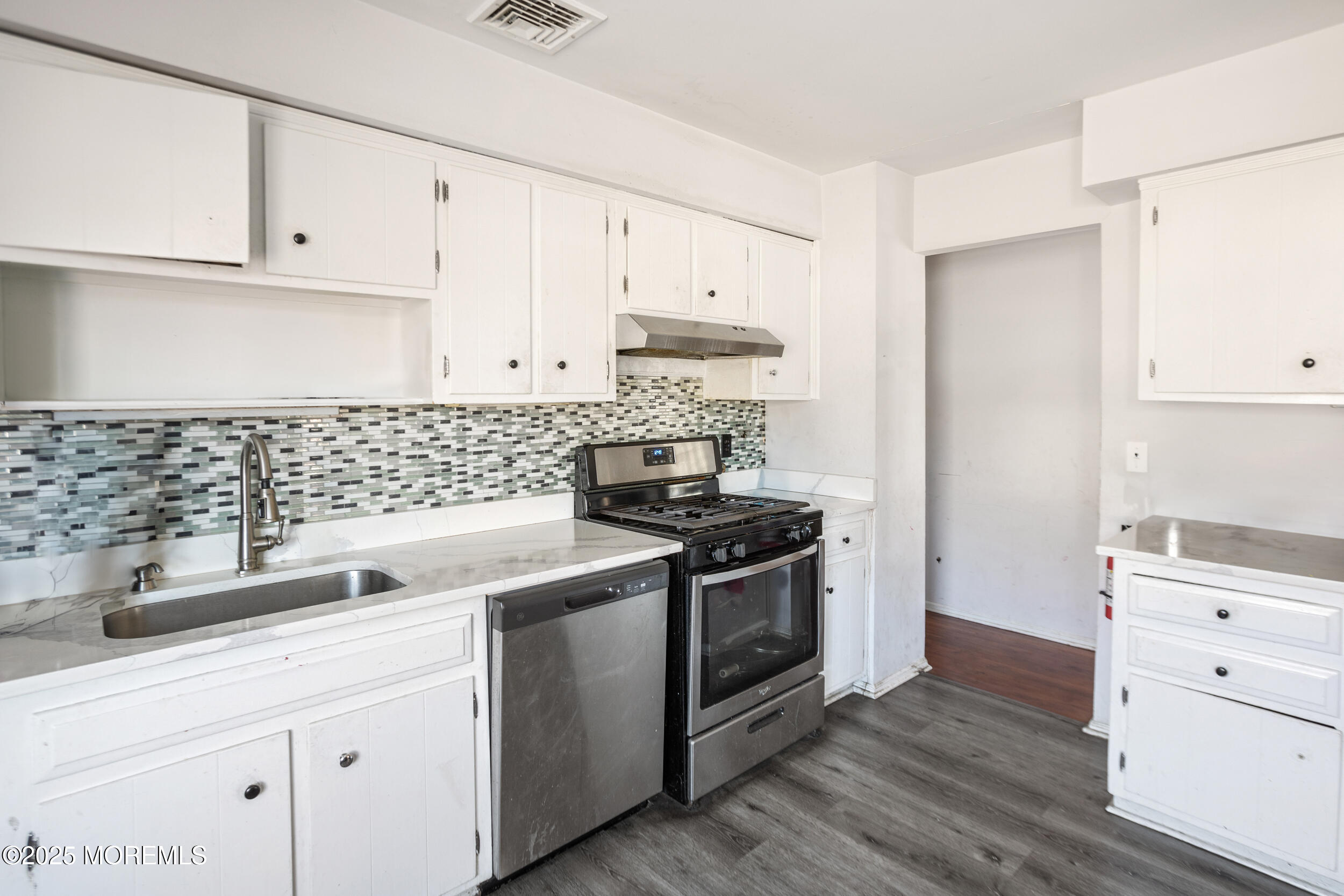 919 Bow Road Toms River, NJ 08753 - Photo 10 of 28 19 kitchen