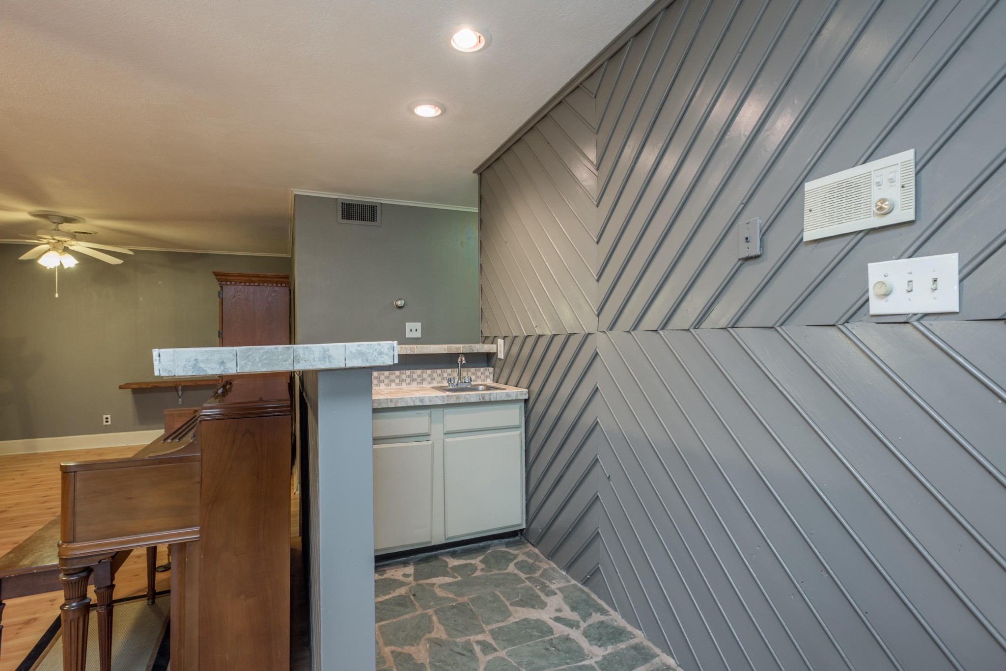 817 Sanders Road Northwest Knoxville, TN 37923 - Photo 18 of 40 Gallery Image 18