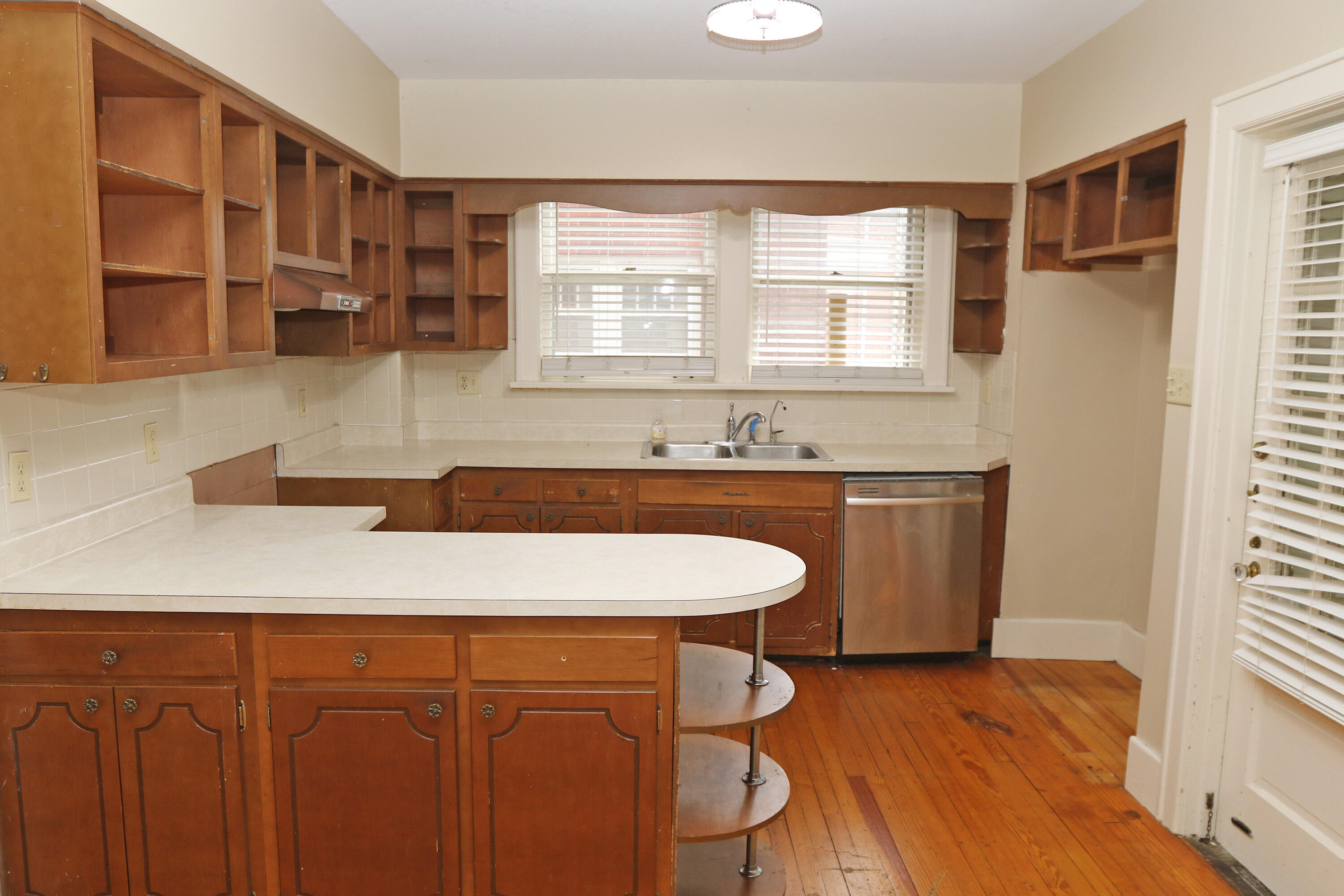 129 Sycamore Road Lexington, KY 40502 - Photo 15 of 41 15