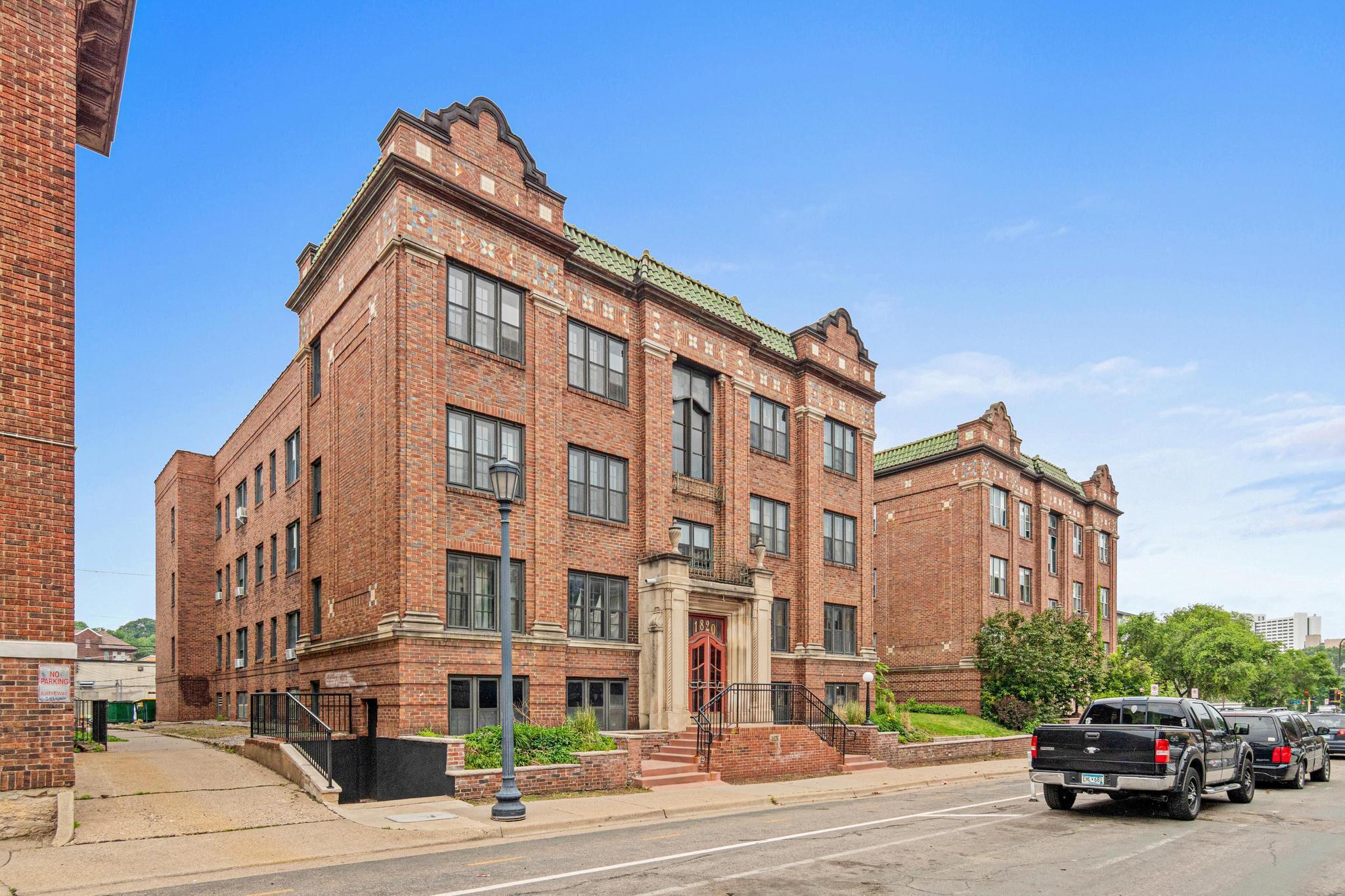 1820 1st Avenue South, Unit 208 Minneapolis, MN 55403 - Photo 2 of 15