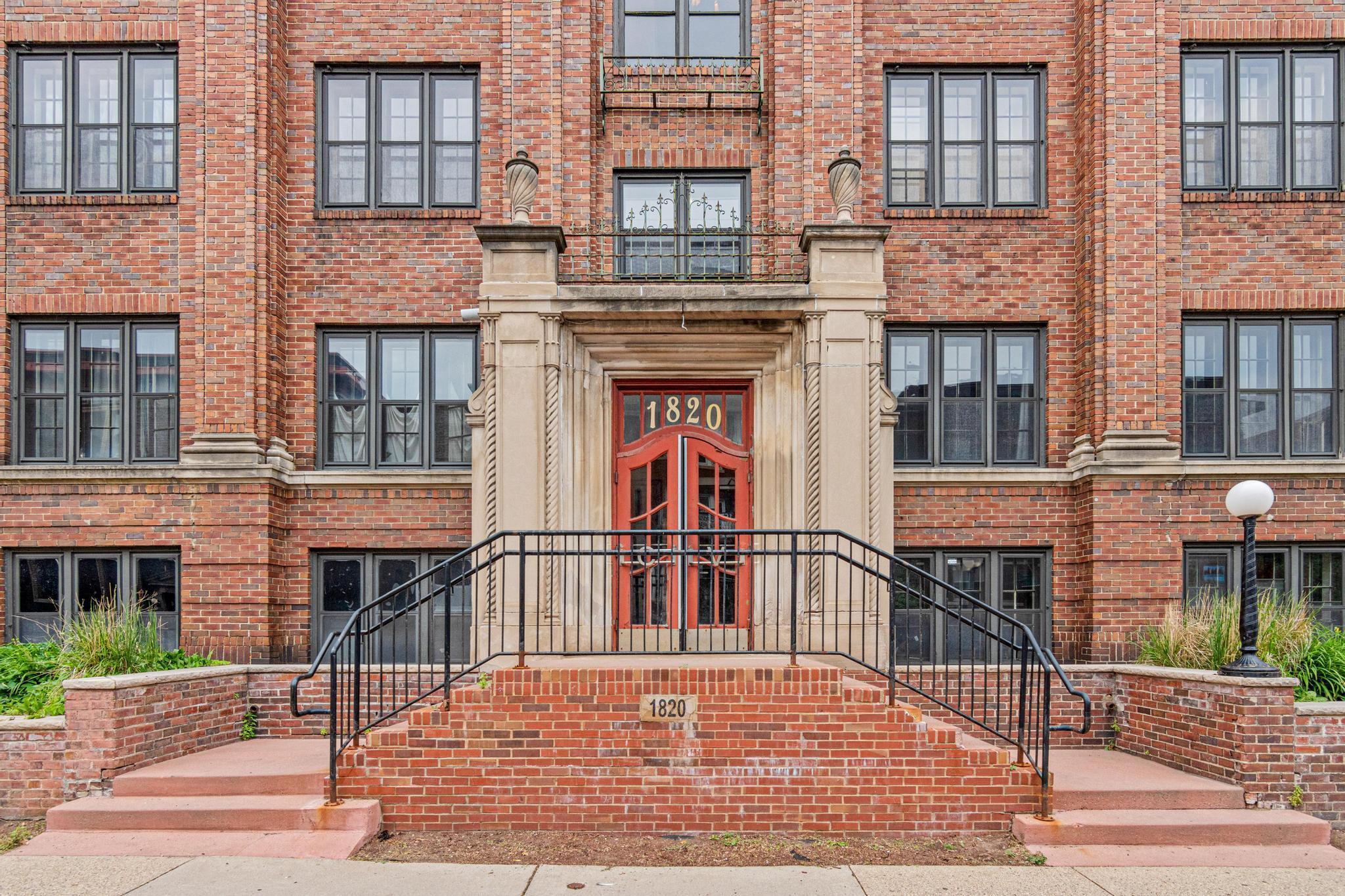 1820 1st Avenue South, Unit 208 Minneapolis, MN 55403 - Photo 3 of 15