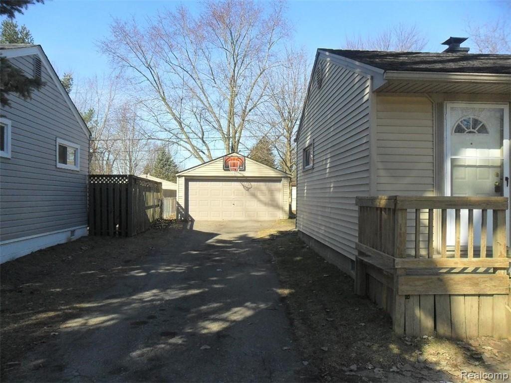 9428 Holland Road Taylor, MI 48180 - Photo 2 of 11 holland garage.JPG