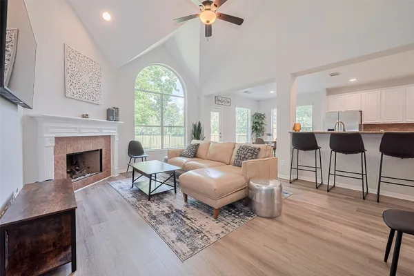 $4,250 | 14 Sprite Woods Place, The Woodlands, TX 77382