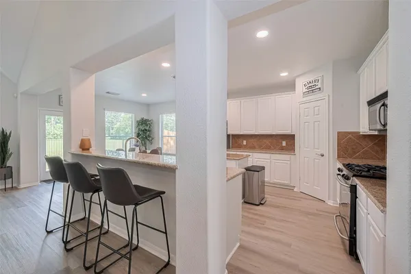 $4,250 | 14 Sprite Woods Place, The Woodlands, TX 77382