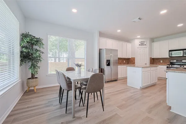 $4,250 | 14 Sprite Woods Place, The Woodlands, TX 77382