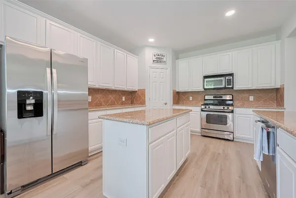 $4,250 | 14 Sprite Woods Place, The Woodlands, TX 77382