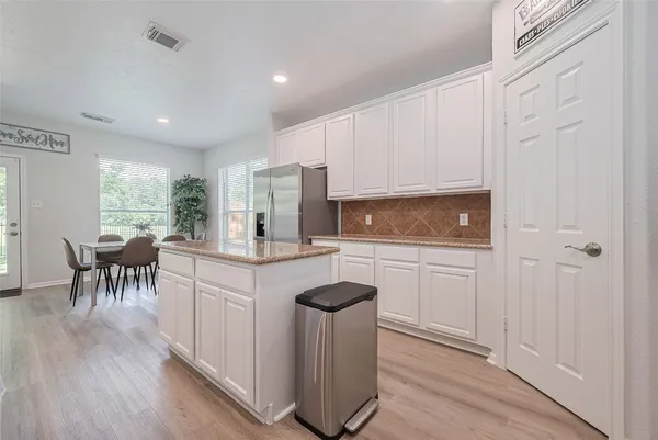 $4,250 | 14 Sprite Woods Place, The Woodlands, TX 77382