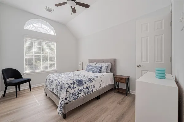 $4,250 | 14 Sprite Woods Place, The Woodlands, TX 77382