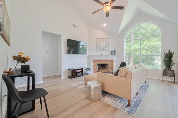 $4,250 | 14 Sprite Woods Place, The Woodlands, TX 77382