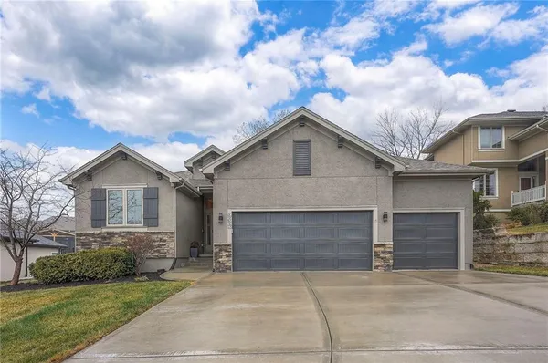 $579,900 | 952 East 121st Place, Olathe, KS 66061