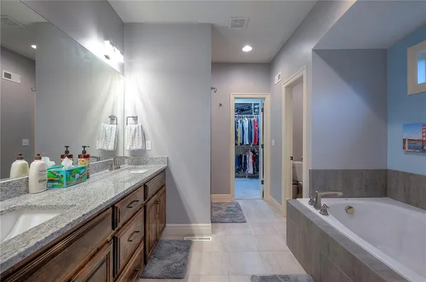 $579,900 | 952 East 121st Place, Olathe, KS 66061