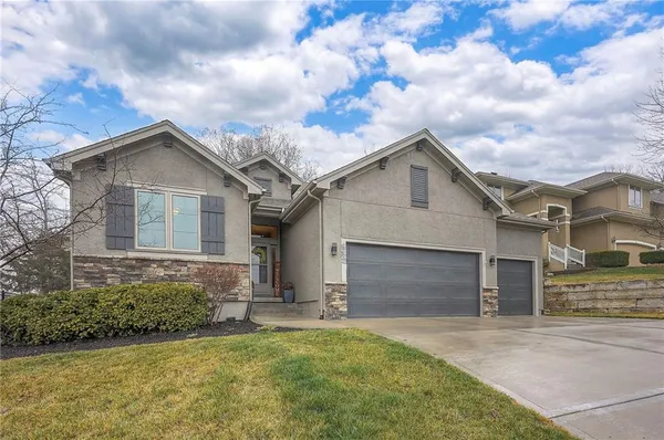 $579,900 | 952 East 121st Place, Olathe, KS 66061
