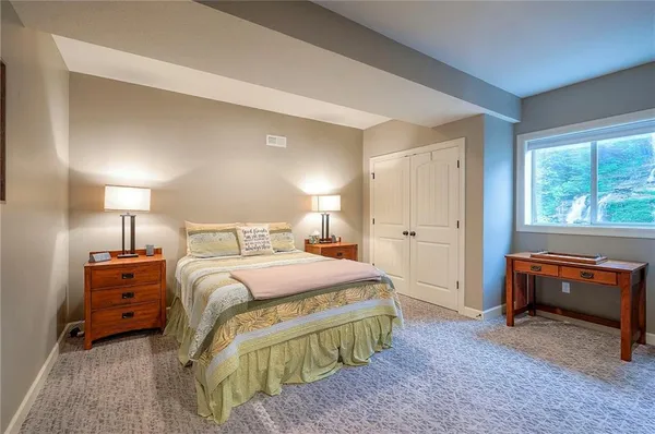 $579,900 | 952 East 121st Place, Olathe, KS 66061