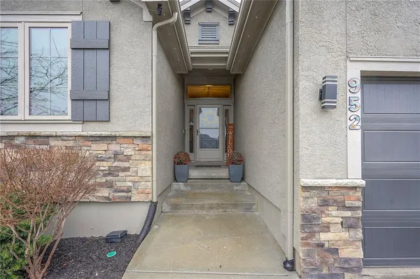 $579,900 | 952 East 121st Place, Olathe, KS 66061