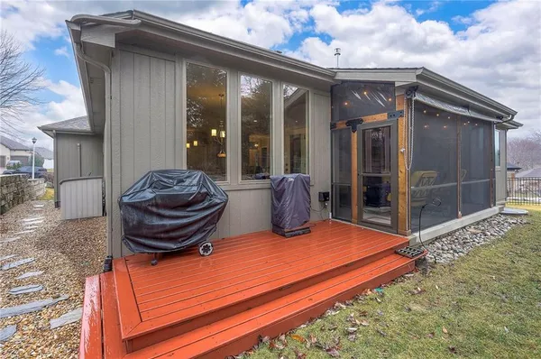 $579,900 | 952 East 121st Place, Olathe, KS 66061